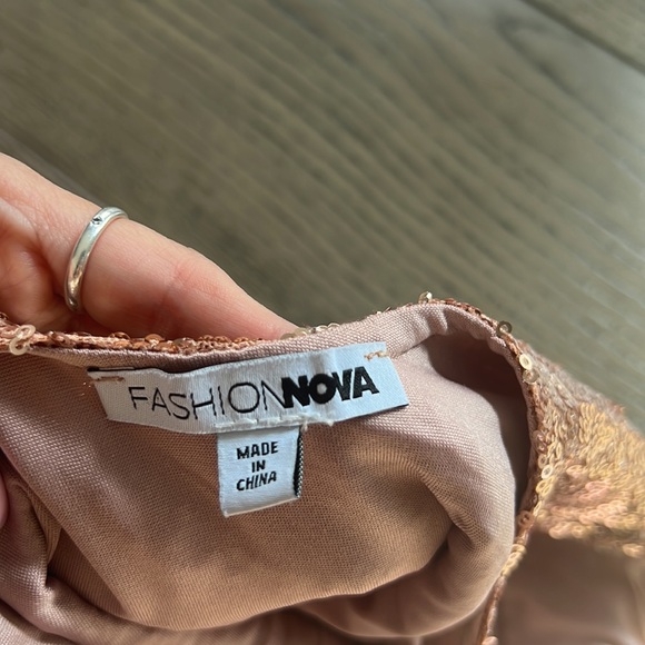 Sequin gold dress fashionnova size small great condition worn once - Picture 3 of 4